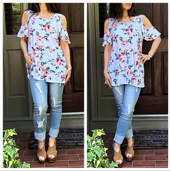 ✨CLEARANCE SALE ✨Floral cold shoulder top - Picture 2 of 8